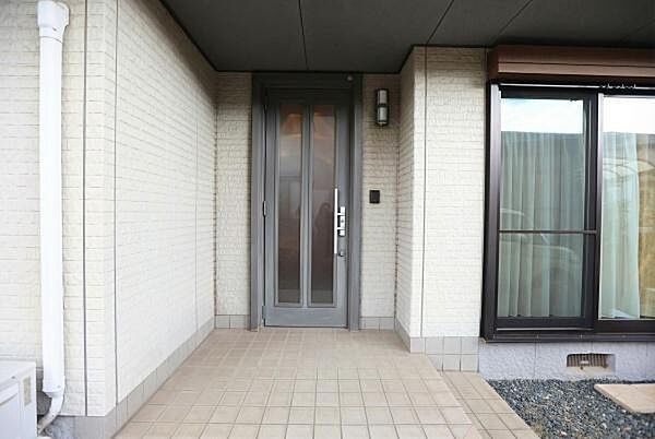 玄関アプローチ