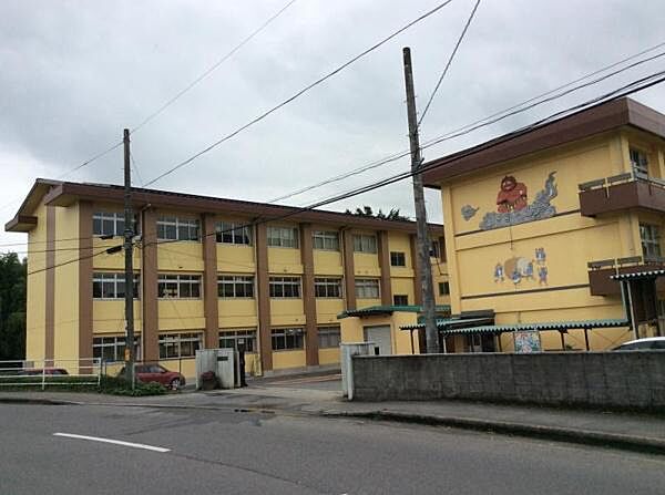 由布市立挾間小学校まで550m、由布市立挾間小学校まで約550ｍ