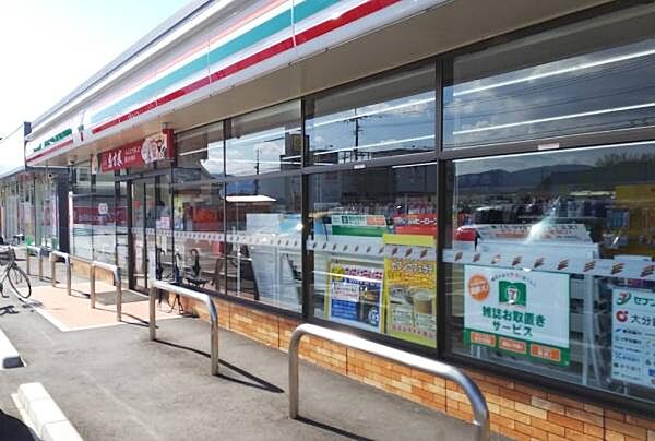 セブンイレブン大分鶴崎工業入口店まで650m、セブンイレブン大分鶴崎工業入口店まで約650ｍ