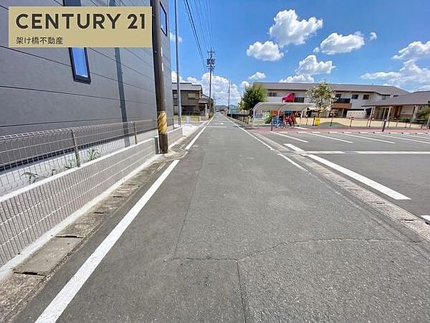 北側公道幅員約5m西側開発道路幅員約6m