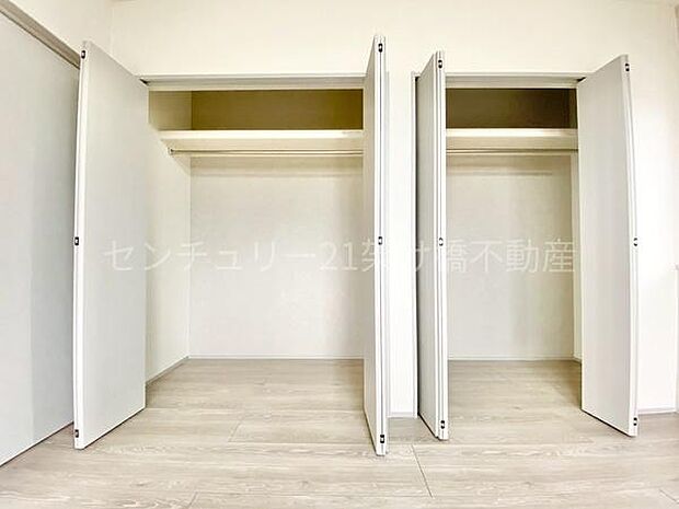 【2階 東側洋室 14帖】クローゼット