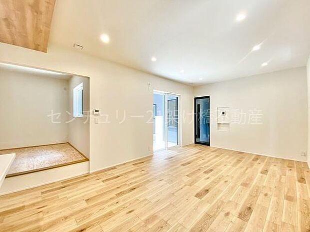 【ＬＤＫ 18帖】お料理をしながらリビングを見渡せる人気の縦型ＬＤＫ♪隣接すると和室と併せれば22．5帖の大空間！