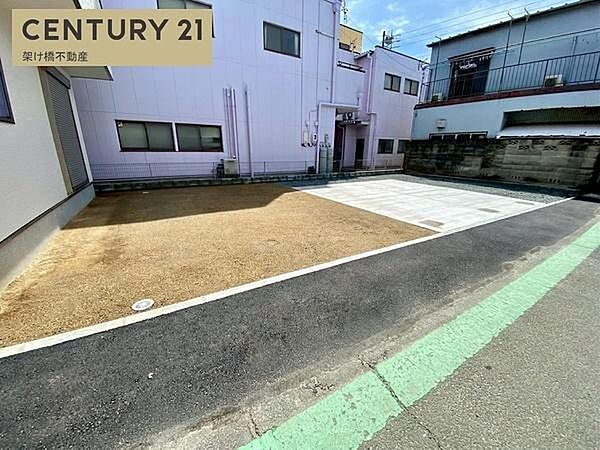 駐車たっぷり3台可能！