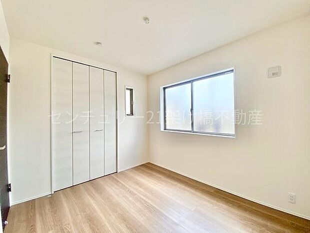 南西側洋室 5.25帖】同じ大きさのお部屋を2部屋ご用意しております。子供部屋にもおすすめ♪