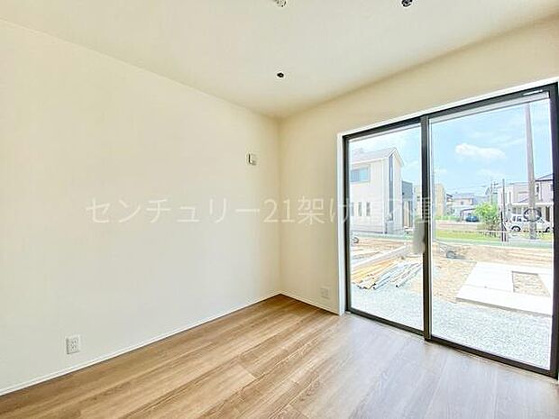 南側 洋室 4.5帖LDKと隣接する洋室は子供部屋にもおすすめです