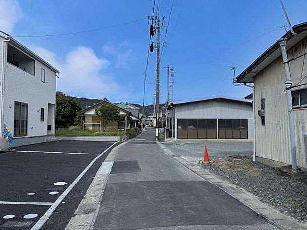 東側公道幅員約4m