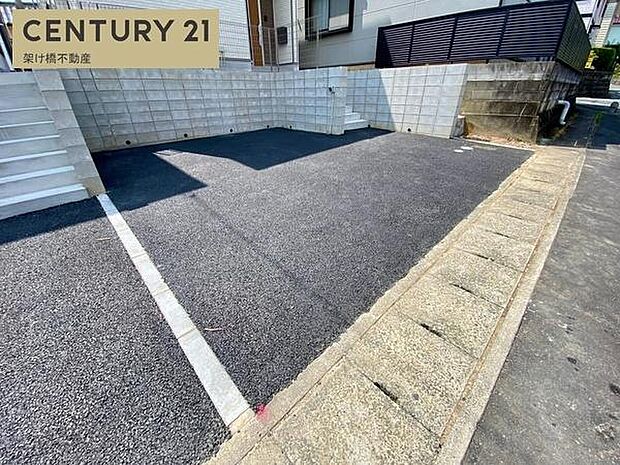 駐車場並列2台可能!(但し車種による)