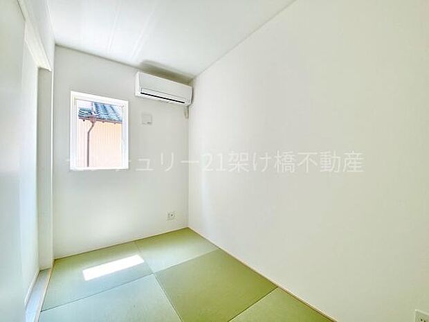 【リビング横和室 3.5帖】憩いの和スペース♪お子様の遊び場や、お勉強スペースとしても◎