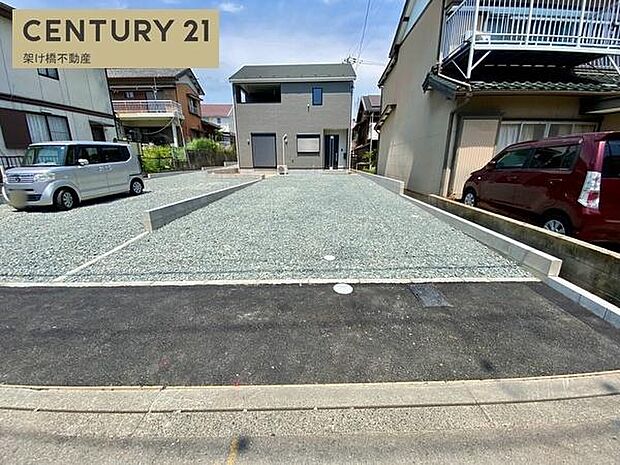駐車たっぷり4台可能!