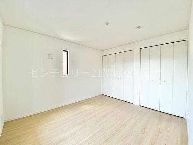 【2階 北側洋室 7.5帖】バルコニーに面した明るい洋室♪主寝室としてもおすすめ◎