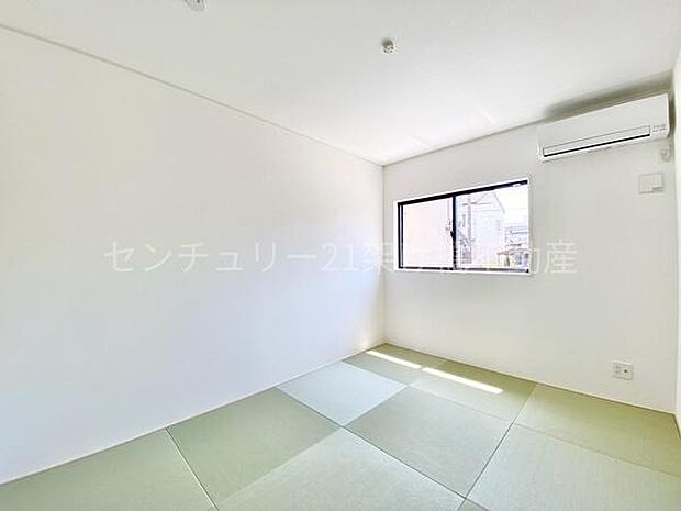 【リビング横和室 6帖】憩いの和スペース♪お子様の遊び場や、お勉強スペースとしても◎