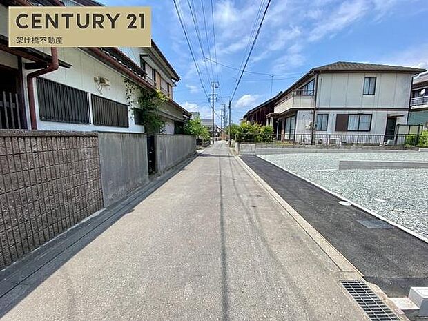 南西側公道約4m