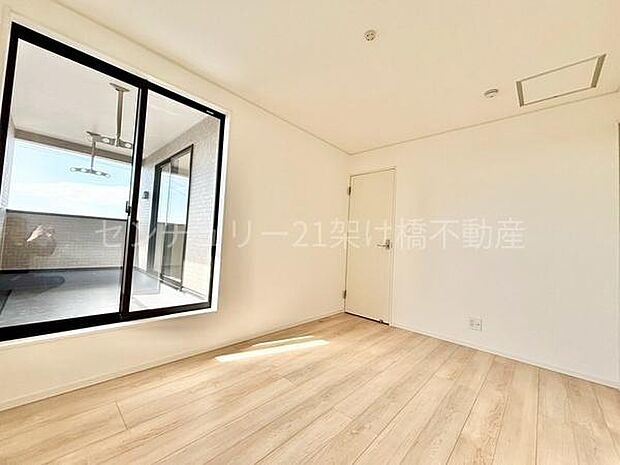 【洋室 6帖】バルコニーに面した洋室♪子供部屋におすすめ◎