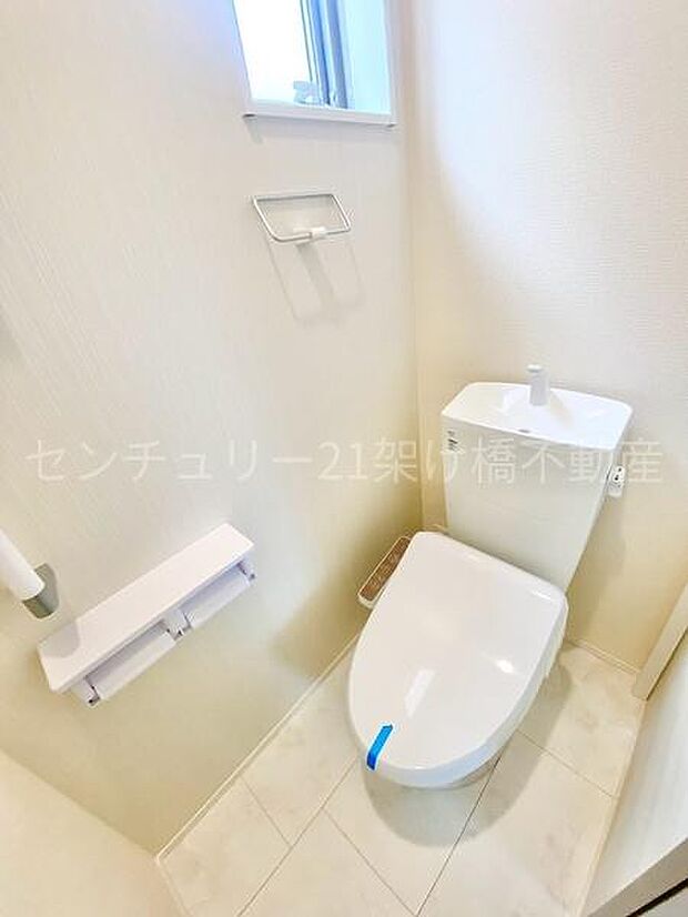 【トイレ】トイレ2か所あり衛生的な洗浄便座で快適にお使いいただけます