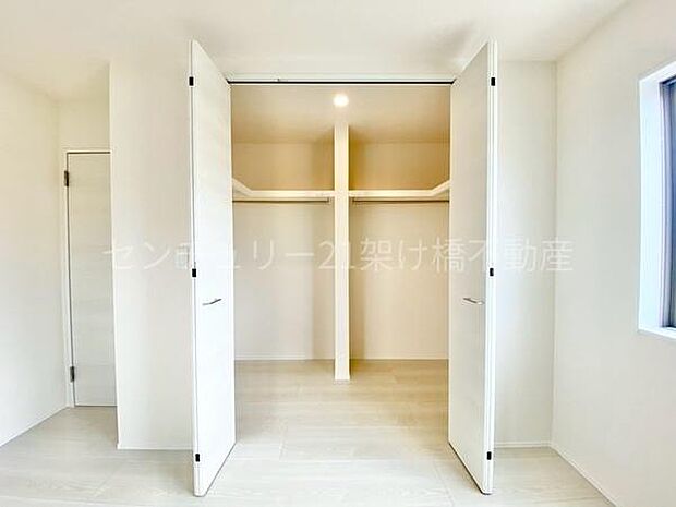 【西側洋室 7.2帖】ウォークインクローゼット