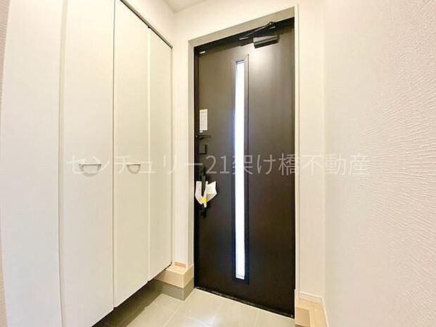 【玄関】シューズクローゼット付きの玄関ご家族のお履き物をたっぷりしまえます。