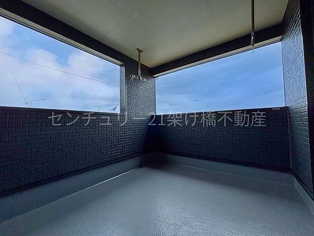 南東向きインナーバルコニーで雨の日も安心!広々としたインナーバルコニーは、お洗濯だけでなく憩いの場としても◎