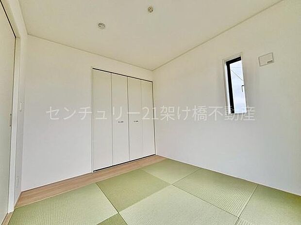 【リビング横 和室 5.2帖】お子様の遊び場や、勉強スペースとしても◎