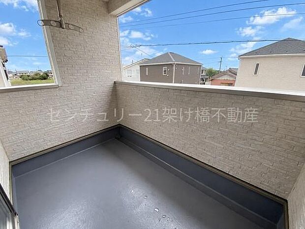 【南向きバルコニー】雨の日も安心なインナーバルコニー。