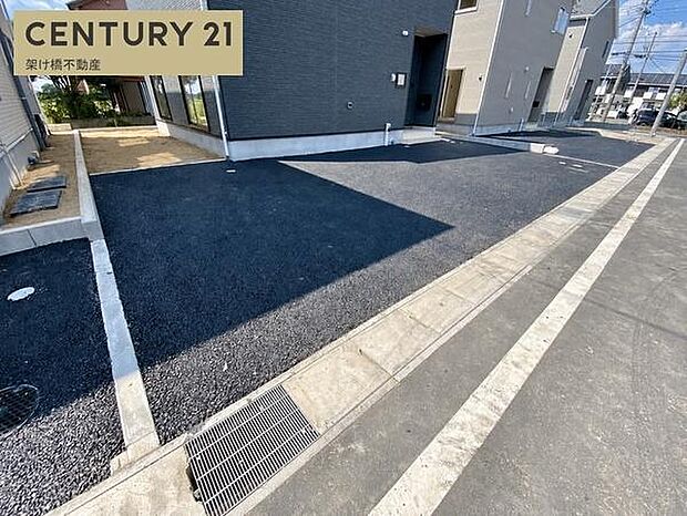 駐車場並列3台可能!(但し車種による)