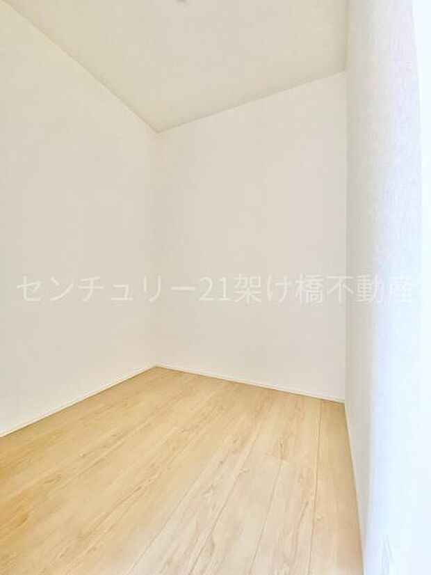 【2F　東側洋室　8帖】ウォークインクローゼット
