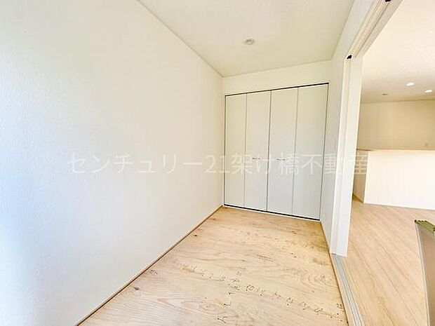 【和室　4畳】リビングの隣の和室です。