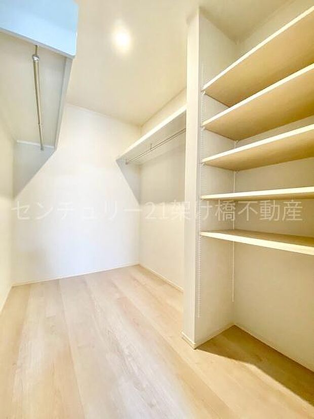【2階洋室 10帖】ウォークインクローゼット