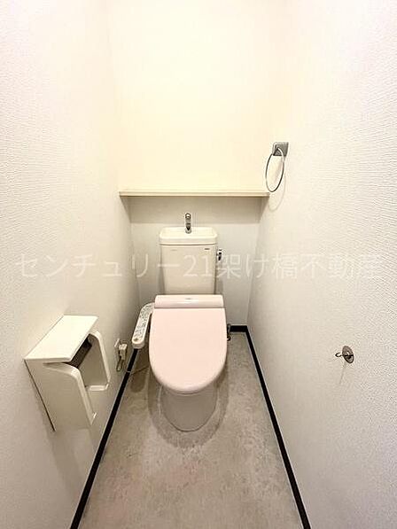 【トイレ】温水洗浄便座で快適にお使いいただけます。