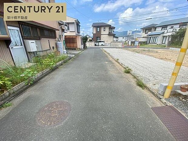 南側公道約4m