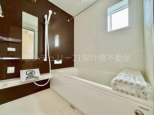 【浴室】浴室乾燥暖房機付きです。雨の日の洗濯物の乾燥やヒートショック対策としてもお使い頂けます。