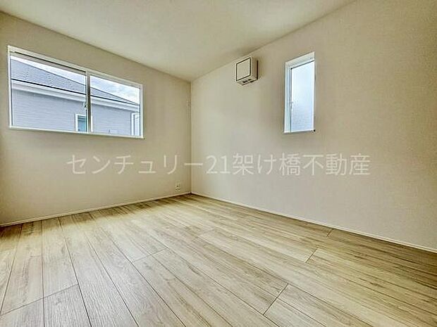 【2階 洋室 6帖】2面採光で明るい洋室です♪