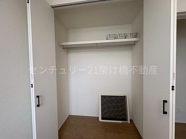 二階東側4.5帖洋室収納