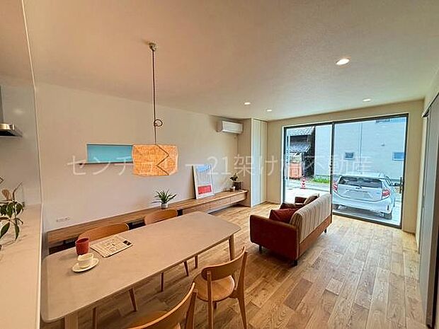 TVボード、リビング収納付きでお片付けも楽々♪