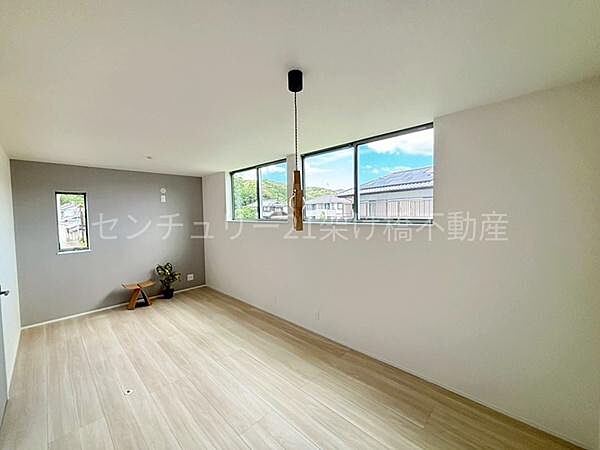 【2階　洋室　5.0帖＋4.5帖】将来間仕切り可能な洋室です。
