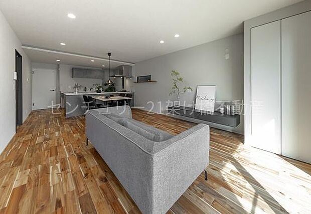 お料理をしながらリビングを見渡せる人気の縦型LDK17.4帖。