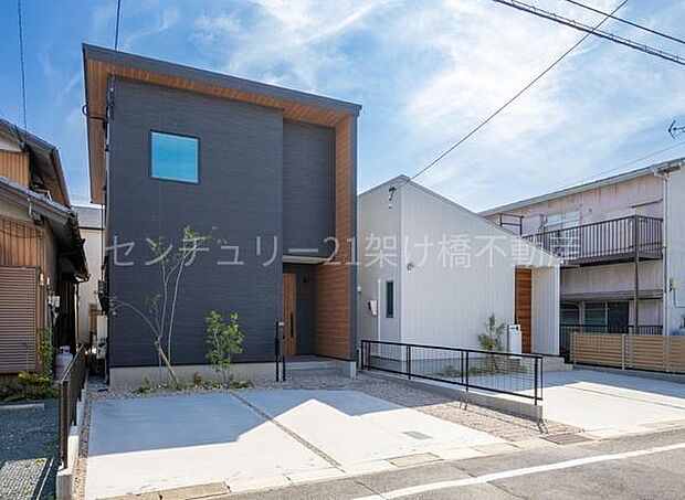 ●駐車並列2台可能◎北東側公道約6mあり、駐車も楽々♪