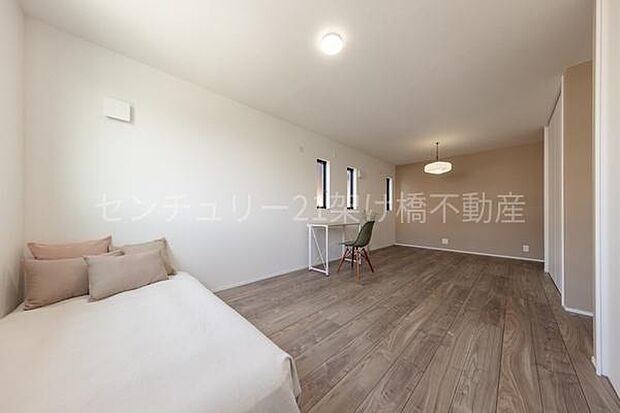 【2階 洋室 5.2帖+6.8帖】将来間仕切り可能です!