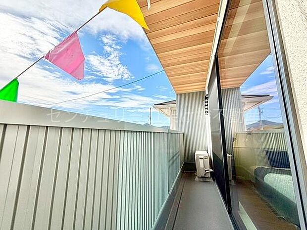 【バルコニー】日差しをたっぷり取り込むバルコニー♪