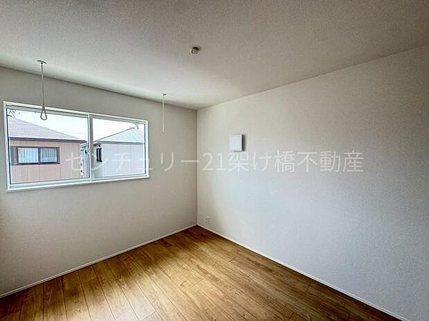 【2階 洋室 5.2帖】インテリアの映える白い洋室♪