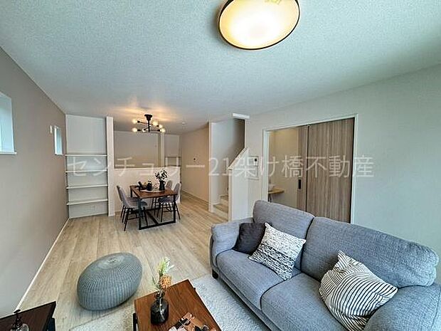 【リビング 17.7帖】お料理をしながらリビングを見渡せる人気の縦型リビング!