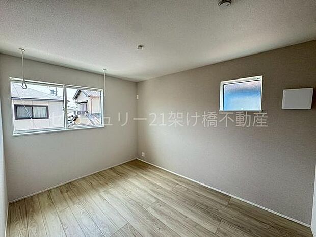 【2階 洋室 6帖】広々とした洋室は主寝室におすすめ!大容量ウォークインクローゼット付きです♪