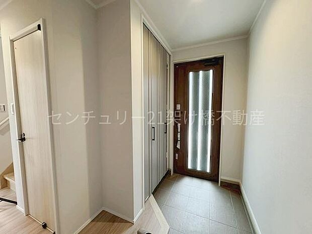 【玄関】シューズボックス、シューズインクローゼットつきで収納が豊富!