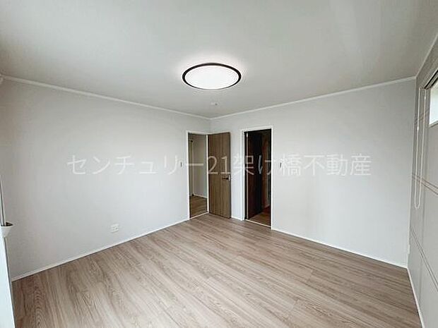 【2階 洋室 8帖】広々とした洋室は主寝室におすすめ!大容量ウォークインクローゼット付きです♪