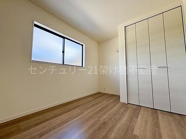 【洋室 5.44帖】様々な用途にお使いいただける1階独立洋室です♪