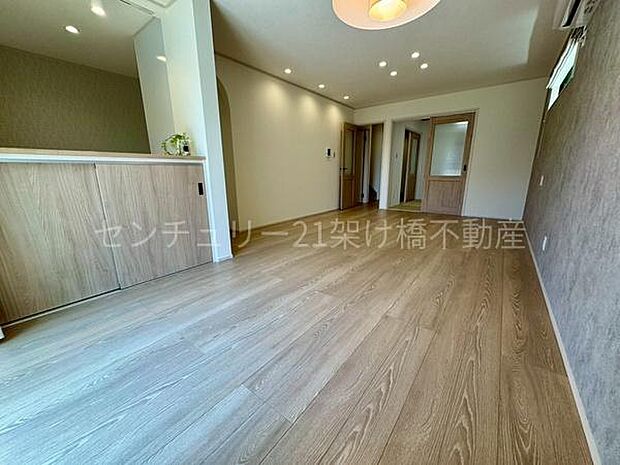 【LDK18.2帖】木のぬくもりが感じられる広々LDK♪