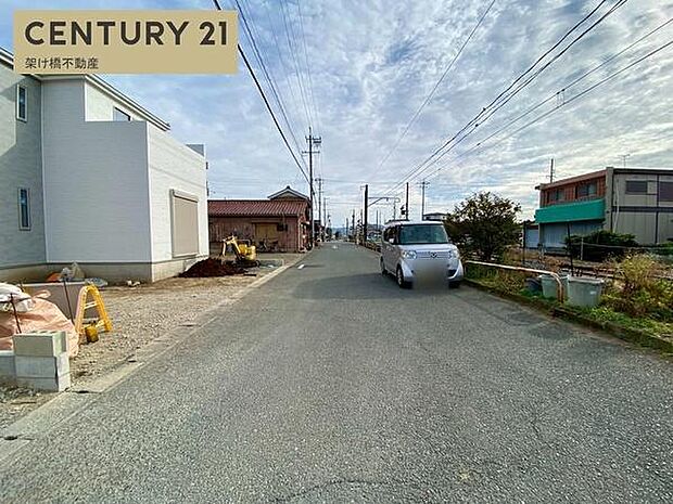 南東側公道約6mあり、駐車も楽々♪