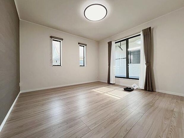 アクセントクロスがお洒落な洋室です♪