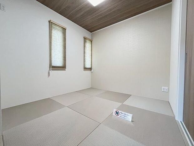 【リビング横 和室 4.5帖】心安らぐ畳のお部屋♪お子様の勉強スペースや客間としても◎