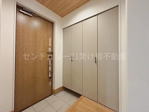 大容量シューズボックス付きで、スッキリとした玄関です♪