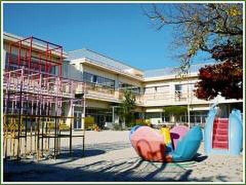 こばとこども園まで1127m